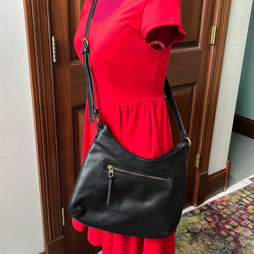 Universal thread     Black Crossbody Bag Adjustable strap   13”w x 13”h  EUC